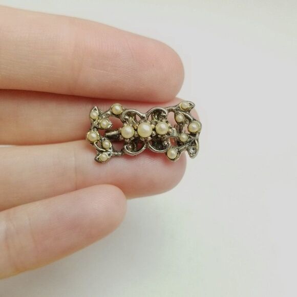 Vintage Little Silver Tone and Faux Pearl Lapel Pin, Scatter Brooch, Estate - Picture 2 of 6